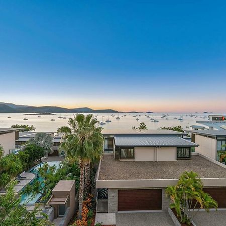 Executive On Whisper Bay - Cannonvale Apartment Airlie Beach Exterior photo