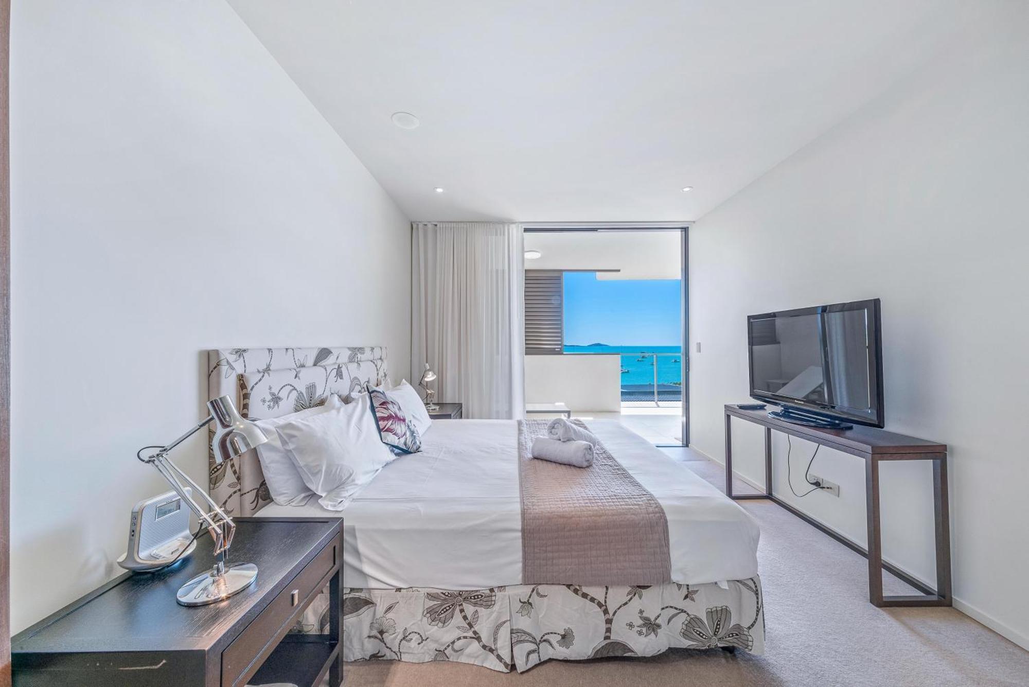Executive On Whisper Bay - Cannonvale Airlie Beach Exterior photo