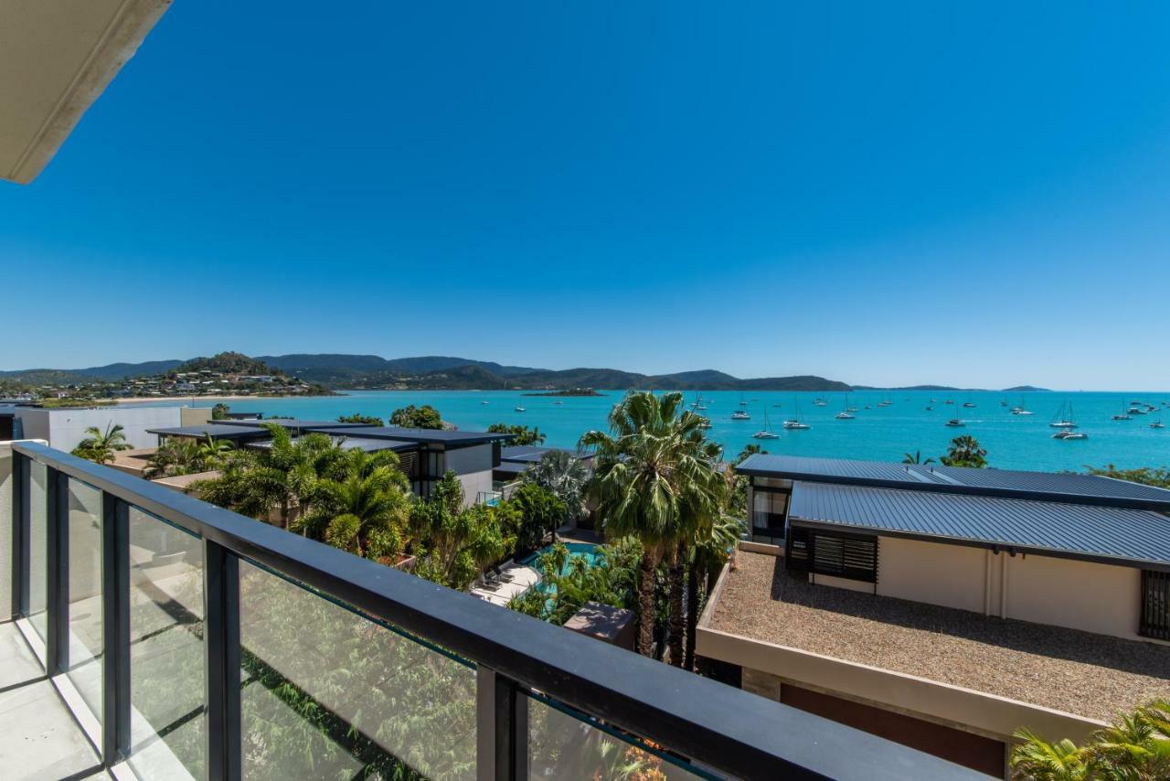 Executive On Whisper Bay - Cannonvale Apartment Airlie Beach Exterior photo